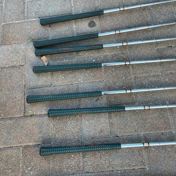 North Western Signature Edition Judy Rankin Iron Set In Right hand - Picture 4 of 10